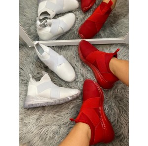 TENIS EM TECIDO, COM DETALHES EM ELASTIC...